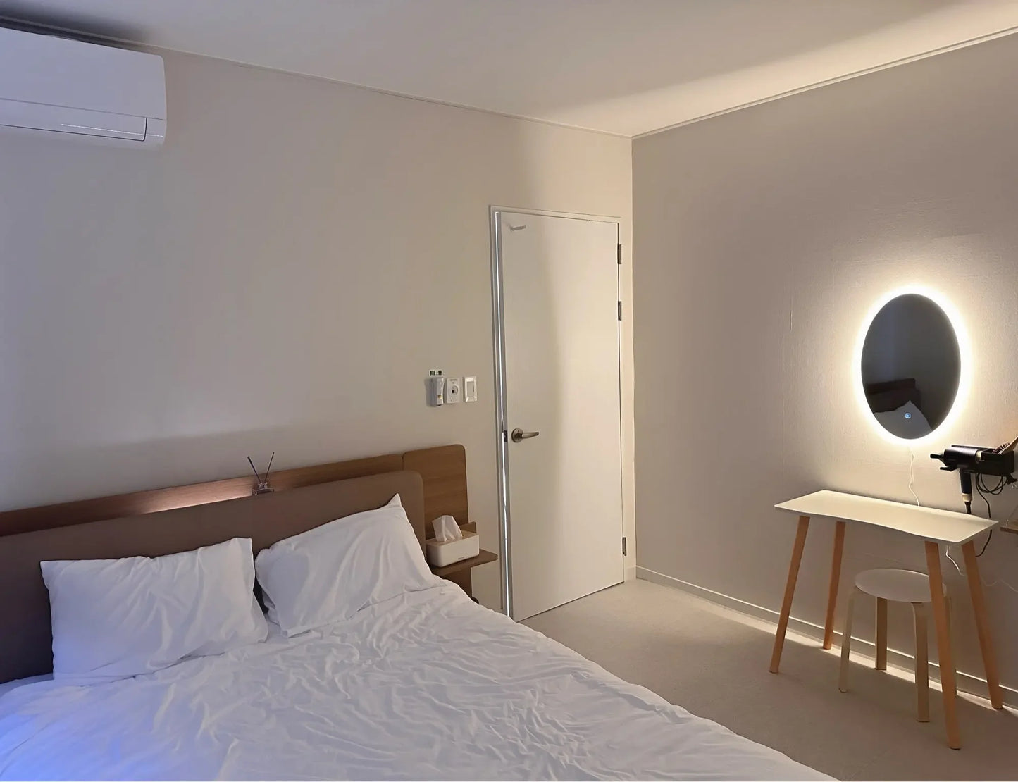 oval LED bathroom mirror